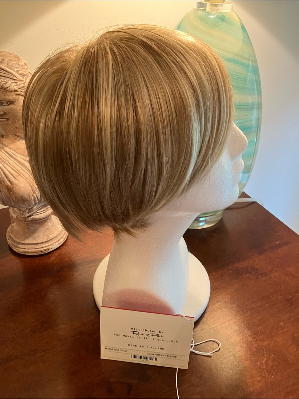 René of Paris Cruz wig Creamy Toffee